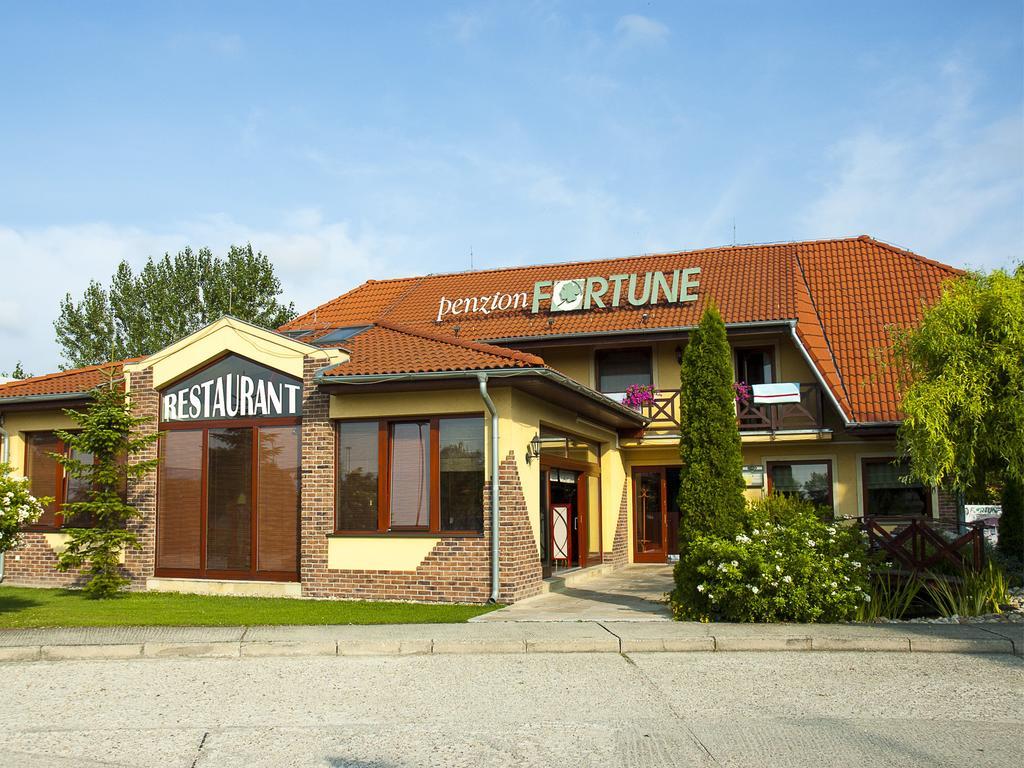 Penzion Fortune Dunajska Streda Luaran gambar
